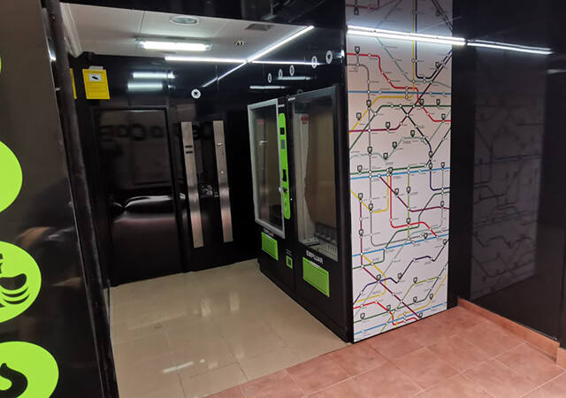 Punt de Trobada, by METRO24st